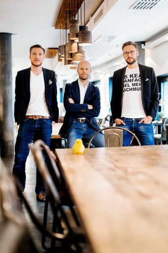  Die firstbird Gründer (v.r.n.l.): Arnim Wahls (CEO), Matthias
Wolf (COO), Daniel Winter (CTO)