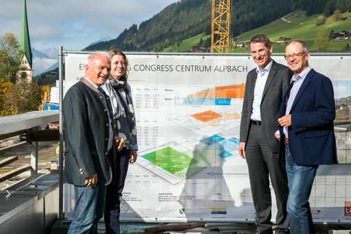  Das Team der LEA mit Georg Hechenblaikner,
Geschäftsführer CCA (2.v.re) © Gattinger