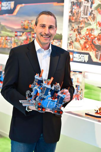 Vorschau Bild von Nach erfolgreichem Geschäftsjahr setzt die LEGO
GmbH 2016 auf vielseitigen Bauspaß mit neuen digitalen
Spielerlebnissen / Frédéric Lehmann, Geschäftsführer der LEGO GmbH