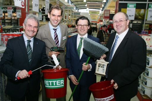  http://www.apa-fotoservice.at/galerie/7479
v.l.n.r.: Landesrat für Niederösterreich, Mag. Karl Wilfing, Mag.
Andreas Fetter, Geschäftsführer hagebaumarkt Fetter Mistelbach, Mag.
Clemens Bauer, Niederlassungsleiter Einzelhandel hagebau Österreich,
Bürgermeister von Mistelbach, Dr. Alfred Pohl