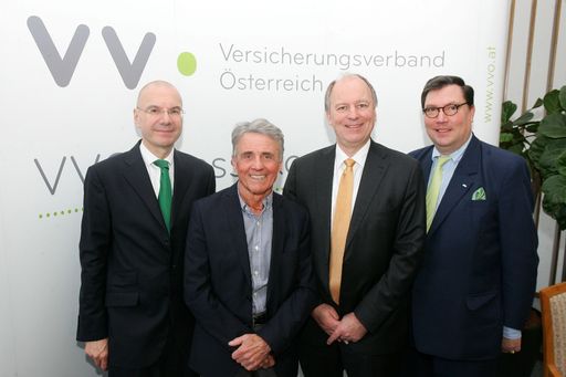  http://www.apa-fotoservice.at/galerie/7455 Dr.
Wolfram Littich (VVO-Vizepräsident und Vorstandsvorsitzender der
Allianz Gruppe in Österreich), Prof. Peter Habeler (Extremsportler
und Bergführer), Dr. Othmar Thann (Direktor des KFV) und Dr. Louis
Norman-Audenhove (Generalsekretär des VVO)