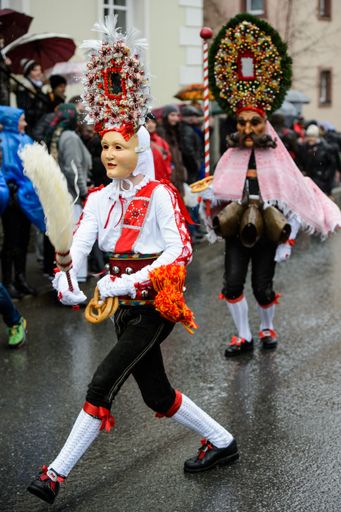 Die Hauptfiguren Roller und Scheller stellen
verkörpern den Frühling und den Winter.