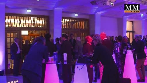 Branchenexperten am IAA Neujahrscocktail über die
Pläne und Innovationen für 2016. Mit Ina Bauer, Richard Grasl, Karl
Javurek, Rudi Kobza und Mariusz Demner
