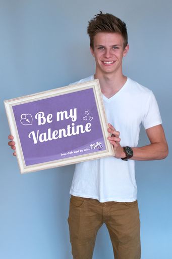 Vorschau Bild von Milka Skistar Andreas Wellinger präsentiert seine
zarte Valentinstags-Botschaft 2016.