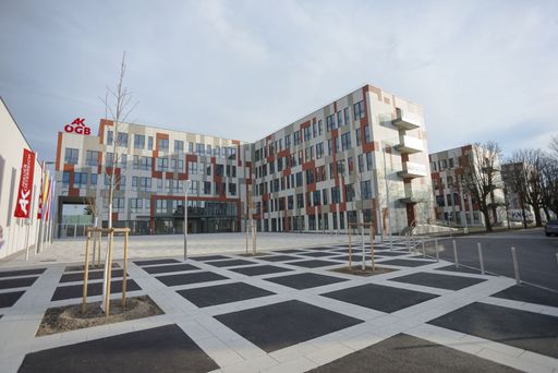  AK Niederösterreich siedelt in neue Zentrale am St.
Pöltner AK-Platz 1