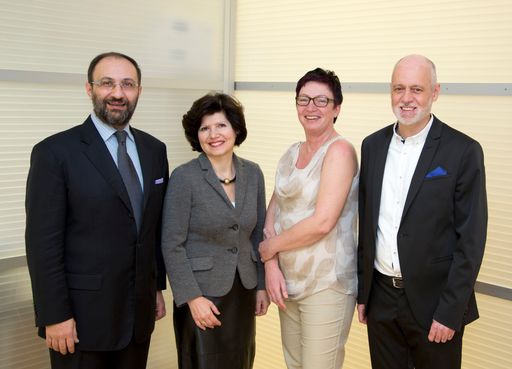  Die Sprecher des Journalisten-Workshops (v.l.): Univ.-Prof. Dr.
Ojan ASSADIAN, Ursula FROHNER, Gerlinde ANGERLER, Dr. Gerald
BACHINGER