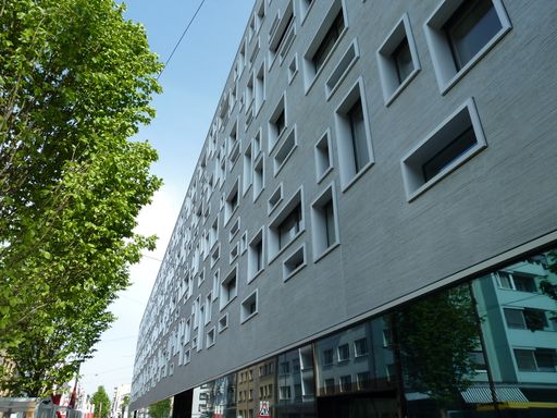 Vorschau Bild von Realisiert mit dem Cocoon Transformer
Stahl-Leichtbau System: Vorgefertigte Außenwandelemente am Projekt
„Südpark“ Basel, Architekten: Herzog & de Meuron.
