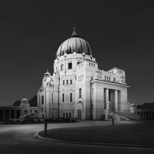 Vorschau Bild von Mit atemberaubend schönen Schwarzweiß-
Langzeitbelichtungen historischer Gebäude in Wien schaffte der
Tiroler Werner Elmer den Sprung auf die Shortlist der Sony World
Photography Awards. Hier: Die Dr. Karl
Lueger-Gedächtniskirche.