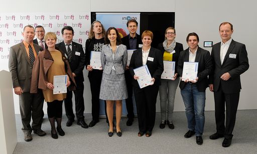 Die erfolgreichen Absolventen des Lehrganges
WebAccessibility - Barrierefreies Webdesign bei der
Zertifikatsverleihung im BMFJ.