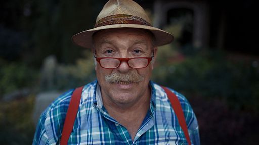 Vorschau Bild von Gartenprofi Josef ist ein echtes Original mit grünem Profidaumen
und ein Gärtner mit Leib und Seele