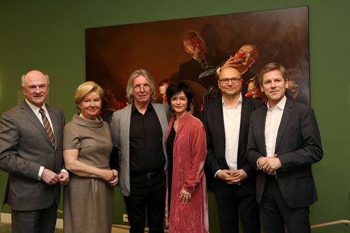 "Think Big!" - Größte Ausstellung des
Star-Karikaturisten Gerhard Haderer im Karikaturmuseum Krems
eröffnet. Im Bild v.l.n.r.: Landeshauptmann Erwin Pröll mit Ehefrau
Sissi Pröll, Gerhard Haderer, Schauspielerin Katherina Stemberger,
Gottfried Gusenbauer (Direktor Karikaturmuseum Krems) und Josef
Ostermayer (Bundesminister für Kunst und Kultur)