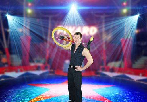  Alexander Schneller, Österreichs bester Jongleur
und jüngster Zirkusdirektor / Circus Pikard Tournee 2016