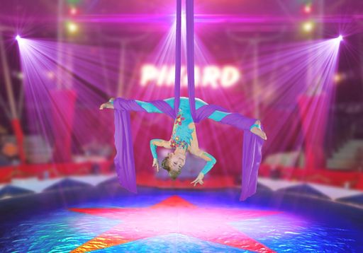 Vorschau Bild von Gloria Guti, mit acht Jahren Österreichs jüngste
Tuchakrobatin / Circus Pikard Tournee 2016