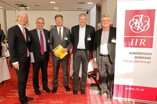 v.l.n.r.: Univ. Prof. Dr. Sebastian Kummer, WU Wien; DI Dr. Kurt
Fallast, AC Styria; Ing. Bernd Winter, MSc, Verkehr – Int.
Wochenzeitung für Transport, Logistik, Wirtschaft; DI Gerhard Karl,
Magistrat Linz; Holger Haas, Wirtschaftsförderung Region Stuttgart
GmbH