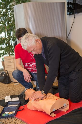  ÖFB-Rekordtotschütze Toni Polster beim
Herzsicherheitstraining der Heartbeat Foundation