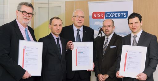 BILD zu OTS Übergabe der Zertifikate für ISO 9001:2015 an für
Risk Experts: DI Gerhart Ebner, DI Stefan Wallner, Dr. Michael
Buser, DI Gerhard Eichinger und Mag. Gerald Netal MBA.