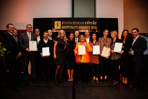  Die strahlenden Gewinner der Connoisseur Circle
Hospitality Awards 2016.