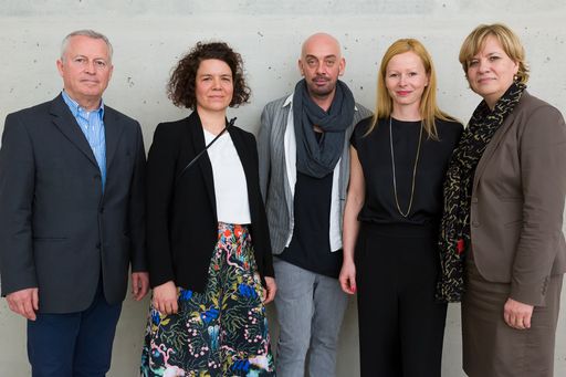  http://www.apa-fotoservice.at/galerie/7618 Im Bild
vlnr: Gottfried Paulus (Geschäftsführer der Kunstmeile Krems),
Juliane Feldhoffer (Kuratorin der Ausstellung Stefan Sandner), Tomas
Zierhofer-Kin (künstlerischer Leiter donaufestival), Verena Gamper
(Kuratorin der Ausstellung ABSTRAKT-SPATIAL.MALEREI IM RAUM),
Landesrätin Barbara Schwarz