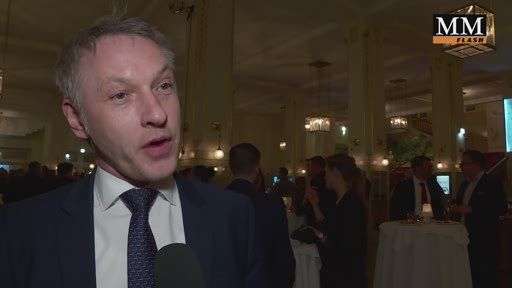 Wien (OTS) - Branchenexperten freuen sich über
starke Print-Wahrnehmungswerte und diskutieren die nächsten Trends.
Mit Stefan Lechner, Gerhard Valeskini, Wolfgang Unterhuber, Walter
Zinggl, Clemens Pig, Wolfgang Riedler und Harry Bergmann.