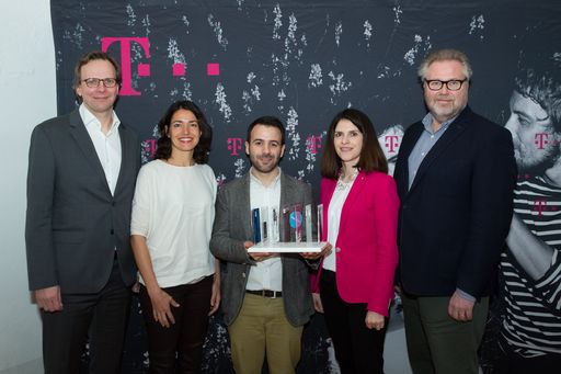  Andreas Bierwirth (CEO T-Mobile), Monique Lempers
(Commercial Director Fairphone), Miquel Ballester (Co-Founder
Fairphone), Maria Zesch (CCO T-Mobile) und Helmut Spudich
(Unternehmenssprecher T-Mobile) bei der Pressekonferenz von
Fairphone und T-Mobile