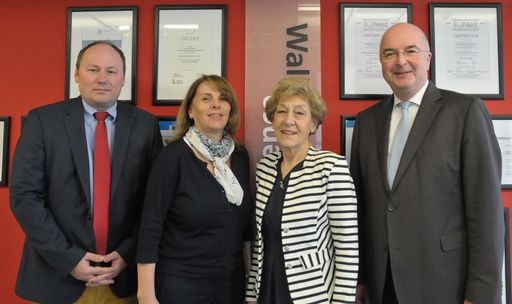  Im Bild v.l.n.r.: Prof.(FH) Mag. Dr. Harald
Hundsberger, Vizerektor (FH), Mag. Ulrike Prommer,
Geschäftsführerin, Prof.(FH) Mag. Eva Werner, hon.prof., Rektorin
(FH), Prof.(FH) Dr. Karl Ennsfellner, Geschäftsführer