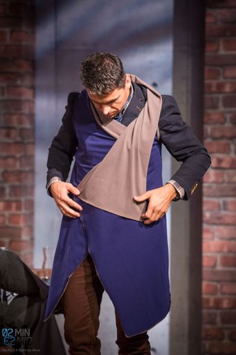  Der neue Investor Michael Altrichter ist von
>KUKLA< überzeugt und trägt das variable Wickelkleid während der
puls4 Startup-Show 2Minuten2Millionen. www.madamekukla.com