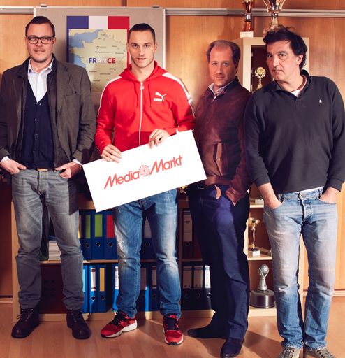  Der frisch gewählte “Teamspieler des Jahres 2015“
stellt ab 29. März sein schauspielerisches Talent in insgesamt 13
schlagfertigen Werbespots für Media Markt unter Beweis.