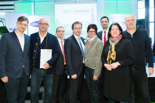  http://www.apa-fotoservice.at/galerie/7626 Im Bild
v.l.n.r.: DI Martin Blum (Radverkehrs-Beauftragter der Stadt Wien/GF
Mobilitätsagentur Wien), Mario Moser (Geschäftsführer Trendwerk), DI
Werner Schwab (Gesamtprojektleiter Wien Hauptbahnhof), Dr. Johannes
Kopf (Vorstand Arbeitsmarktservice Österreich), Mag.a Petra Draxl
(Geschäftsführerin AMS Wien), DI Dr. Harald Frey (Verkehrsexperte
der TU Wien), Mag.a Tanja Wehsely (Gemeinderätin der Stadt Wien,
SPÖ), Mag. Christoph Chorherr (Gemeinderat der Stadt Wien, Die
Grünen)