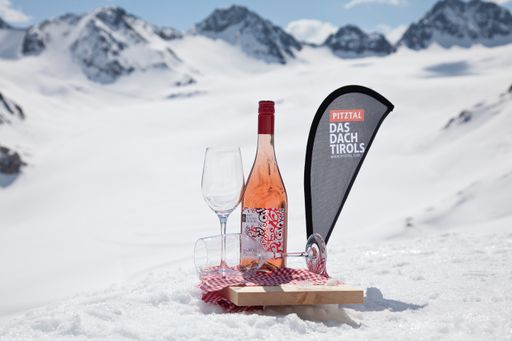 Vorschau Bild von Bereits zum 7. Mal präsentiert das Pitztal seine hochexklusive
Genussveranstaltung "Firn, Wein und Genuss" in und um den Pitztaler
Gletscher.