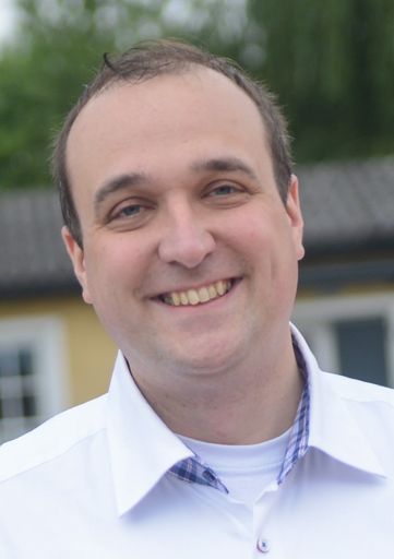  Mario Pascal Necker Inhaber/Geschäftsführung E-Necker
konzessionierter Elektrotechniker konzessionierter
Kommunikationselektroniker KNX Systemintegrator KNX Trainer