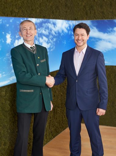  Strategische Partnerschaft soll langfristig
Unternehmenszukunft und Arbeitsplätze sichern.