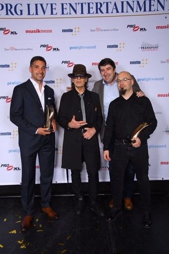 Vorschau Bild von LEA AWARD 2016 Gruppe: Organisatoren Team mit
Sänger Udo Lindenberg – v.l.n.r. Matthias Rotermund, Udo Lindenberg,
Walter Egle, Mecki Dörr