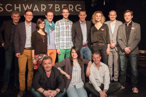 Vorschau Bild von Studenten bereiten die Talks vor. Gäste können mit
den Diskutanten ins Gespräch kommen.