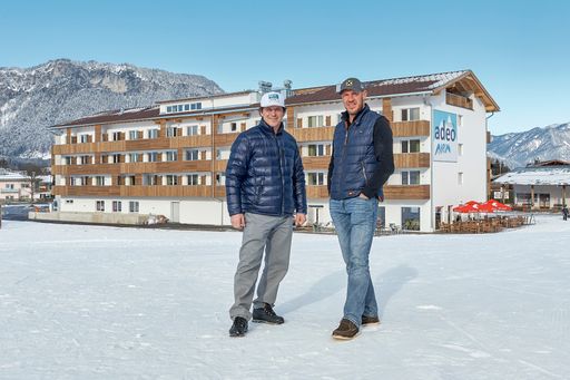 adeo_Alpin_Tirol- adeo Alpin Hotel in St. Johann in Tirol mit
Rainer Schönfelder und Hermann Maier