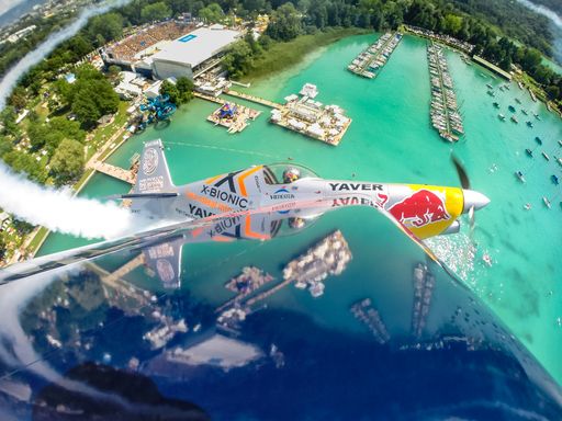 Vorschau Bild von Der Center Court, das Trade Village sowie der VIP
Bereich und der wunderschöne Wörthersee von oben.