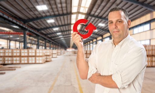 Vorschau Bild von LOGMED-Gründer Mag. Thomas Eisler mit Optimierungskreis im Lager