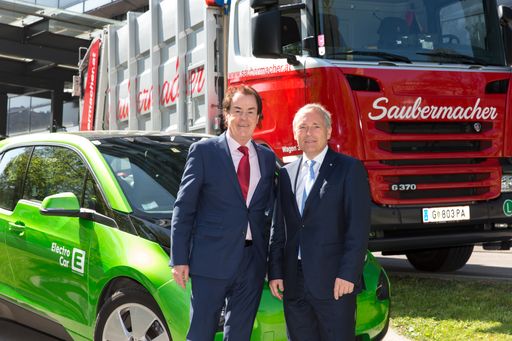 Am Bild (v.l.n.r): Hans Roth, Eigentümer Saubermacher und
Christian Purrer, Vorstandssprecher Energie Steiermark