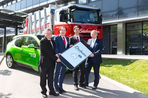 Vorschau Bild von Am Bild (v.l.n.r.): Josef Niggas, Bürgermeister Lannach, Hans
Roth, Eigentümer Saubermacher, Ralf Mittermayr, Vorstand
Saubermacher und Christian Purrer, Vorstandssprecher Energie
Steiermark