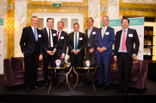  vlnr.: Thomas Birtel, Vorstandsvorsitzender Strabag SE Dominik
Hojas, Chefredakteur DerBörsianer Karl Bier, Vorstandsvorsitzender
UBM Development AG Eduard Berger, Vorstandsmitglied Wiener
Privatbank SE Johannes Rogy, Head of Fund Distribution Nordea
Investment Funds Michael Schütt, Head of Country Germany & Austria
Carmignac Clemens Klein, Senior Fondsmanager Erste Asset Management