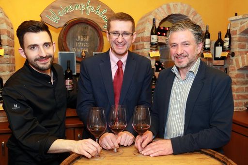  Eurothermen-Generaldirektor Markus Achleitner
(m.) lud 2-Hauben-Koch Lukas Kapeller (l.) und Spitzenwinzer Fred
Loimer zum „Weinclub-Event“ in das Paradiso**** Bad Schallerbach ein