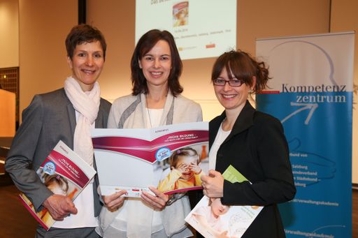 Frühe Bildung Kongress im Wyndham Grand
Salzburg,.im Bild v. li: Lucia Eder Päd. Leiterin ZEKIP, Ministerin
Sophie Karmasin, LR Martina Berthold, .14.04.2016.Foto: LMZ Franz
Neumayr/SB