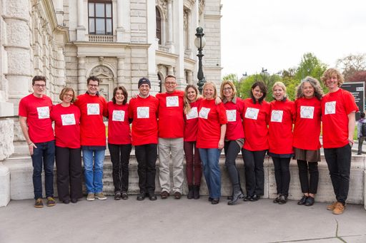 Vorschau Bild von Die Vorstandsmitglieder der Österreichischen
Hämophilie Gesellschaft Klemes Kaserer (1.v.l.), Thomas Schindl
(3.v.l.) und Richard Lang (5.v.l.) und das Baxalta Team: Gemeinsam
stark gegen Bluterkrankheit