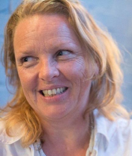  Dr. Petra Maitz, Porträt der Künstlerin