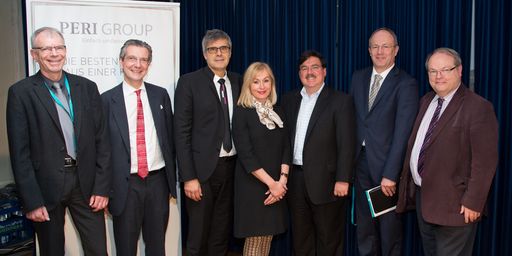  v.l.: Prim. Prof. Dr. Karl Lhotta (Leiter der
Abteilung Nephrologie und Dialyse des LKH Feldkirch), Dr. Willy
Oggier (Gesundheitsökonom, CH), Dorjan Marušič (ehemaliger
Gesundheitsminister Sloweniens), Univ.-Prof. Dr. Anita Rieder
(Vizerektorin für Lehre und Leiterin des Zentrums für Public Health
der Medizinischen Universität Wien), Christian Baeza (Director of
Health Systems des Institute for Health Metrics an Evaluation), Dr.
Miklos Szocska (Director of the Health Service Management Training
Center der Semmelweis Universität Budapest) John Bovis (ehemaliger
Gesundheitsminister UK)