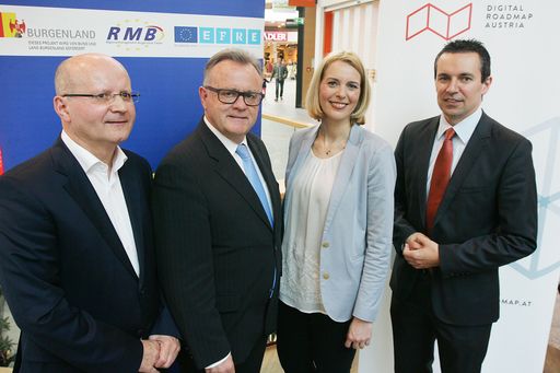  http://www.apa-fotoservice.at/galerie/7720 Im Bild
v.l.n.r.: Mag. Günter Perner, GF Wirtschaft Burgenland GmbH,
Landeshauptmann Hans Niessl, Staatssekretärin für Digitales,
Verwaltung und Öffentlichen Dienst Mag. Sonja Steßl und Mag. (FH)
Harald Horvath, GF Regionalmanagement Burgenland GmbH