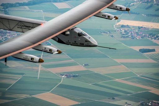 Vorschau Bild von Bei zahlreichen Testflügen und Bodentests vorab
wurde "Solar Impulse 2" auf die Erdumrundung vorbereitet.