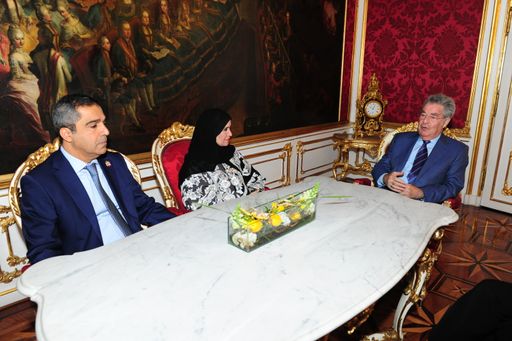 Vorschau Bild von Dr. Amal Al Quabisi und Mitglieder ihrer Delegation
mit BP Dr. Heinz Fischer.