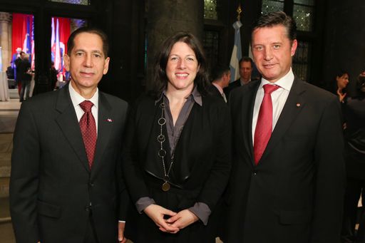 Ramon Quinones, Botschafter der Dominikanischen
Republik in Österreich, Mag. Tanja Wehsely, Wiener
Landtagsabgeordnete, Dr. Gerhard Hrebicek, Präsident der iconvienna
(v.l.n.r.)