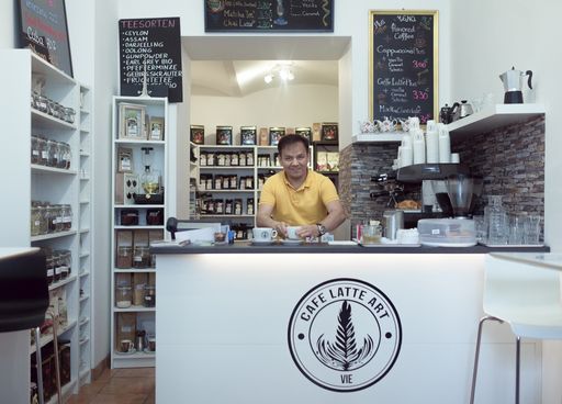 Vorschau Bild von Coffeeshop-Betreiber Habib Ghulam sagt #WELCOMEoida