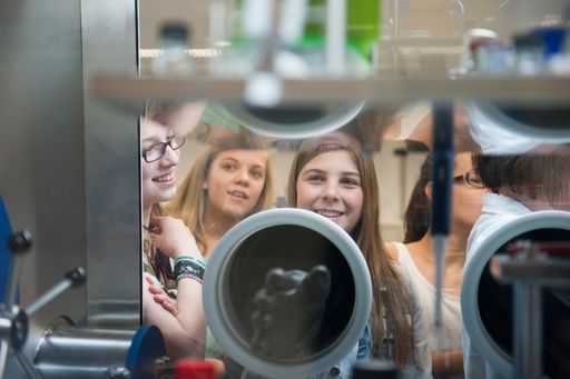  Töchtertag, 24.4.2015, AIT Austrian Institute of
Technology (Alexandra Millonig, Petra Schöfmann, Katja Fröhlich,
Elke Mathheis, Sybille Straubinger, Kristina Brandstetter)